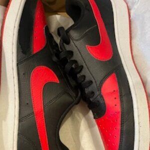 Men's Nike Size 10 Retro Low Dunk Black and Red